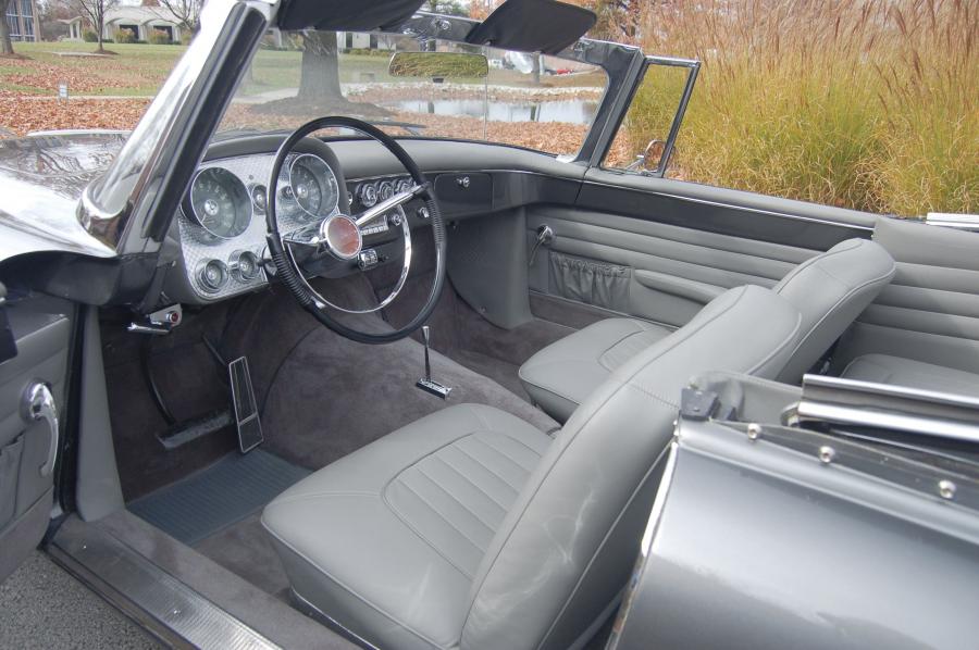 Интерьер Dual-Ghia Convertible 1957 года  (фото 38 из 60)